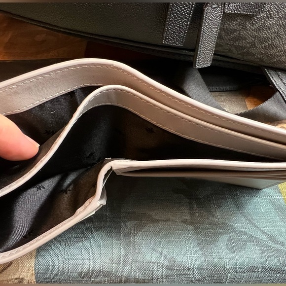 Michael Kors Cooper MK Signature Stripe Commuter Slingpack + Wallet Set - Picture 6 of 7